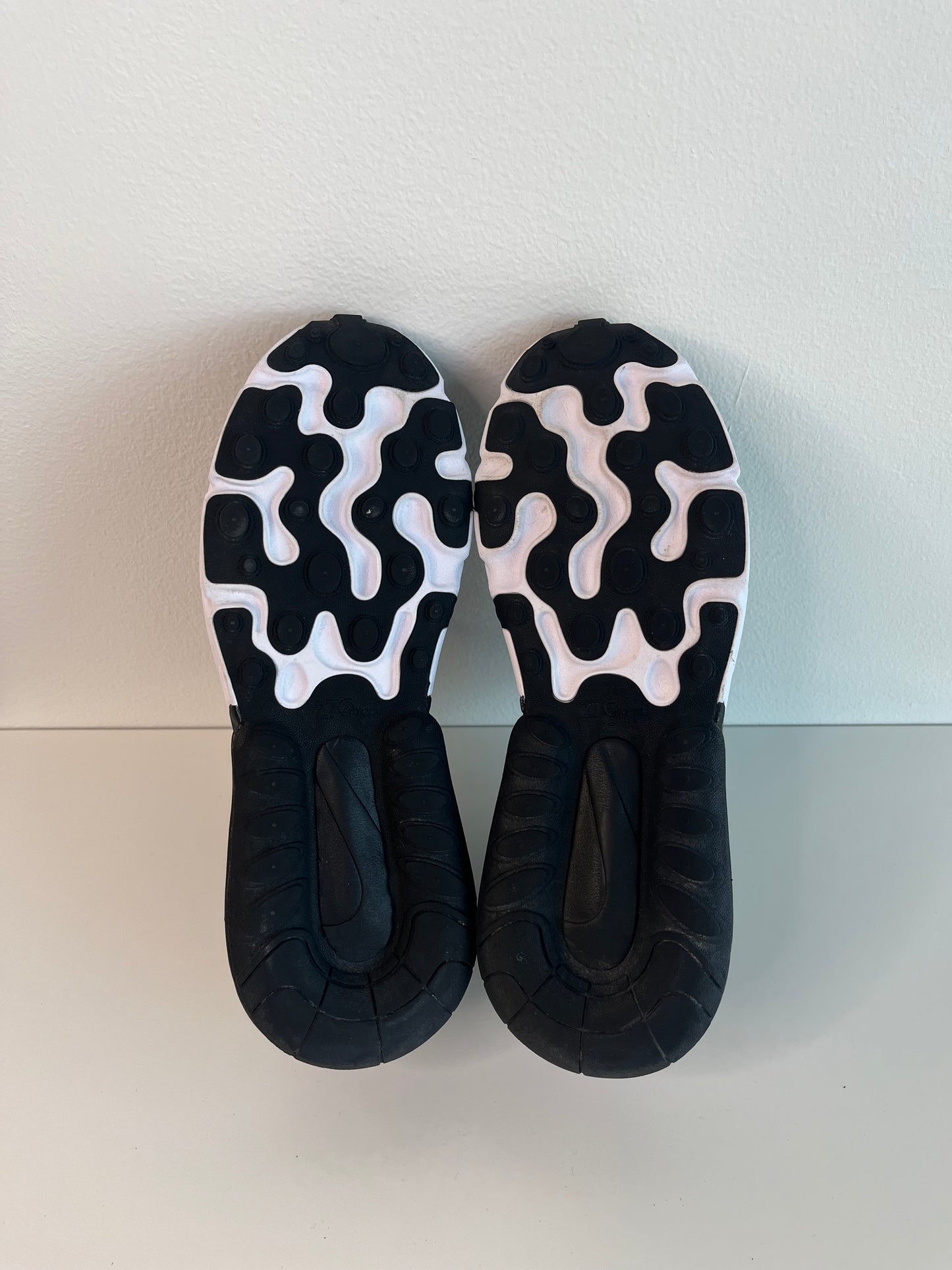 Nike Air Max 270 React (US7)